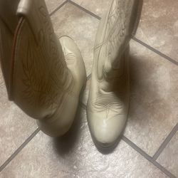 Women’s Acme Size 7.5 Western Boots