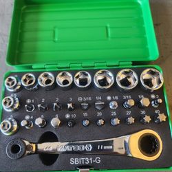 31 PIECE LOW PROFILE MECHANIC TOOL SET - Green