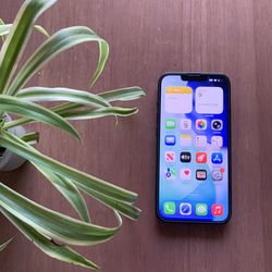 iPhone 13 ( Unlocked ) 128gb Black color