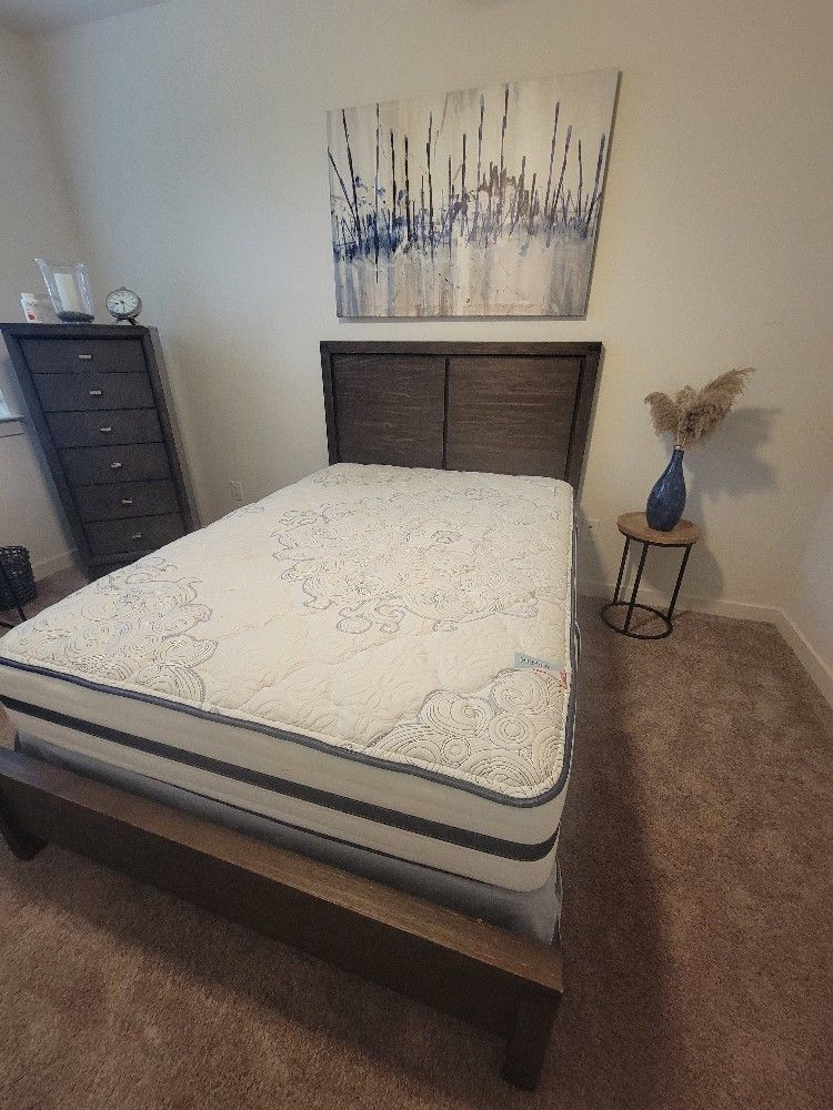 Rustic Brown Full Size Bed With Mattress