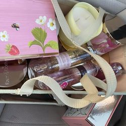 Bath & Body Works Candles 8$