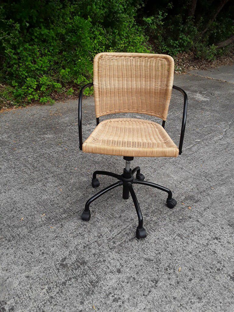 Wicker / Rattan Swivel Desk Chair