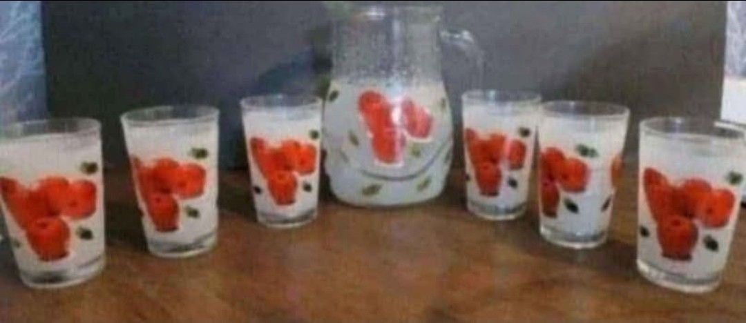 Vintage Apple Design Pitcher And Six Glasses