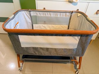 Baby Bassinet Bedside Sleeper with Wheels