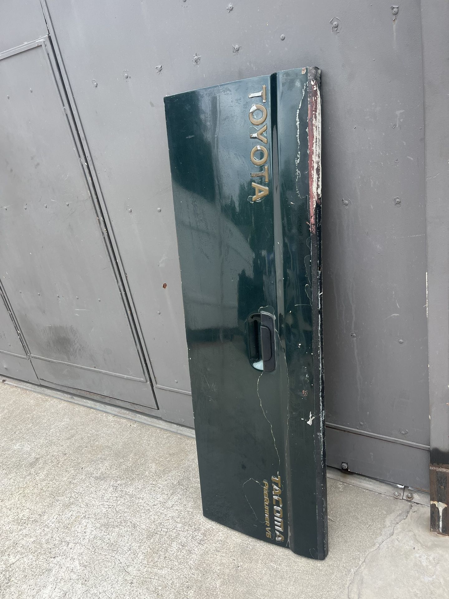 2003 Toyota Tacoma. Tail Gate Parts