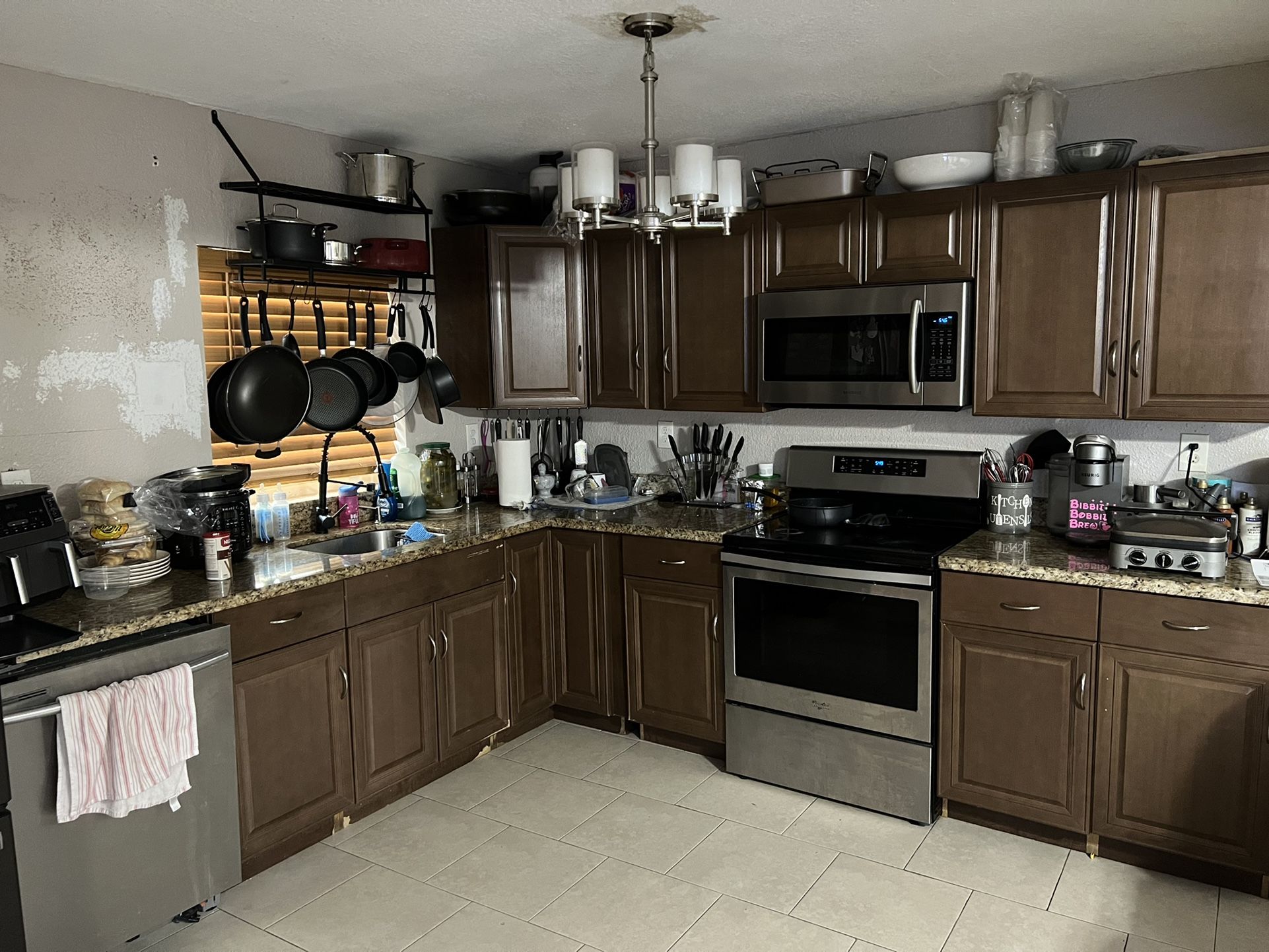 Kitchen With Granite for Sale in Hialeah, FL OfferUp