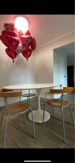 White Oval Tulip Dining Table with 4 Chairs