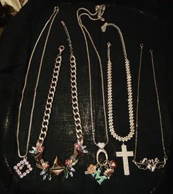 Necklace lot