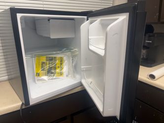 Mini Fridge – Like New – $80 (Cash, Pickup Only)