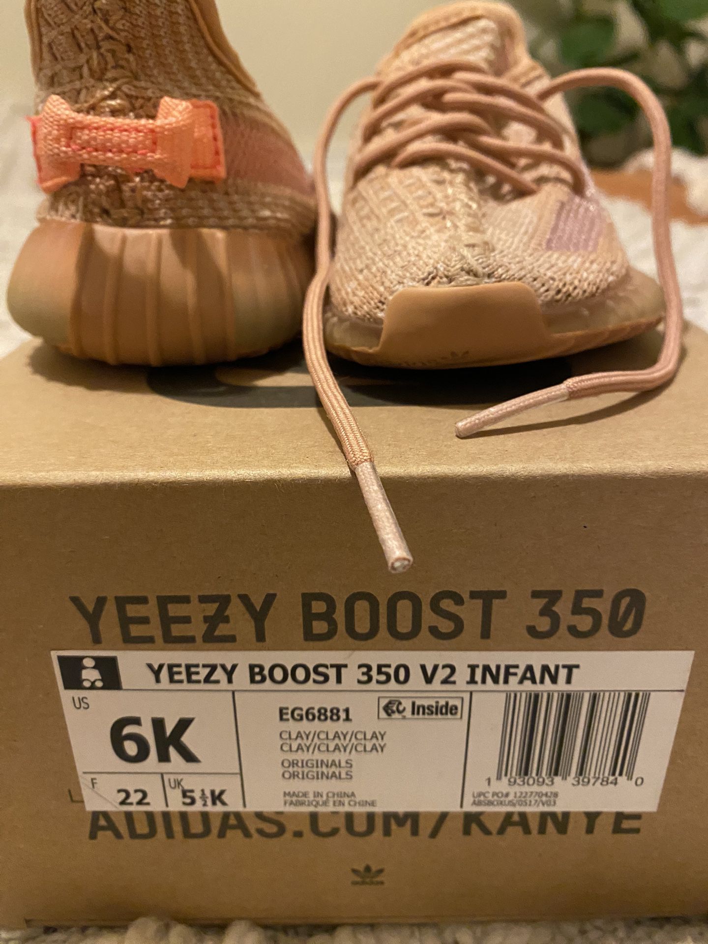 Yeezy Boost 350 Size 6k Infant In CLAY for Sale in Glendale, CA -