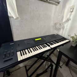 2 keyboards for parts (yamaha ex5 and akai advance 49 midi keyboard)