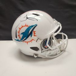 Dolphins Tyreek Hill Signed,  Beckett-Certified Full-Size Speed Helmet 