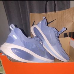 Nike Vomero 18 running shoes