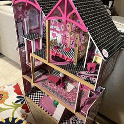 Doll House W/Furniture