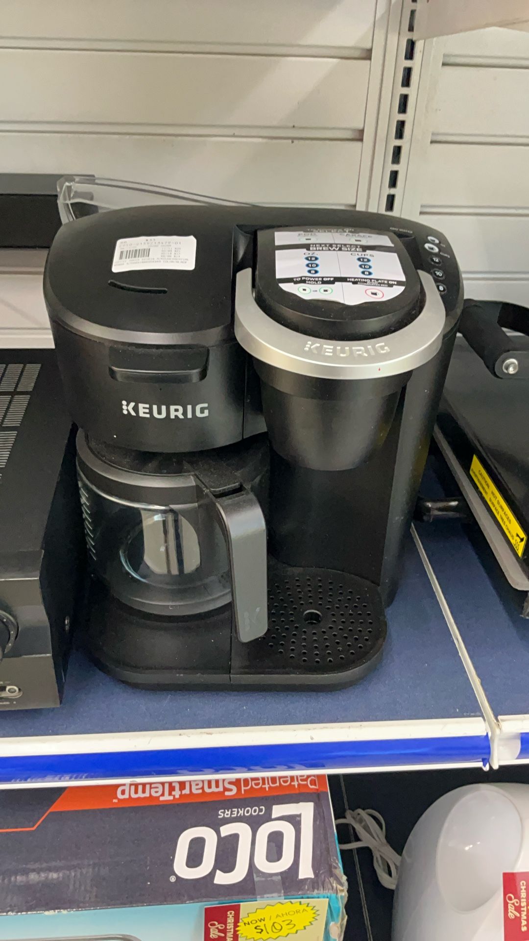 KEURIG COFFE POT/PODS