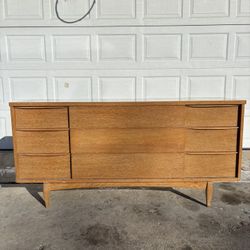 ‼️Kent Coffey The Escort Line 9 DRAWER DRESSER WITH MIRROR‼️FOR SALE 400$ OR BEST OFFER‼️DELIVERY🚚✅