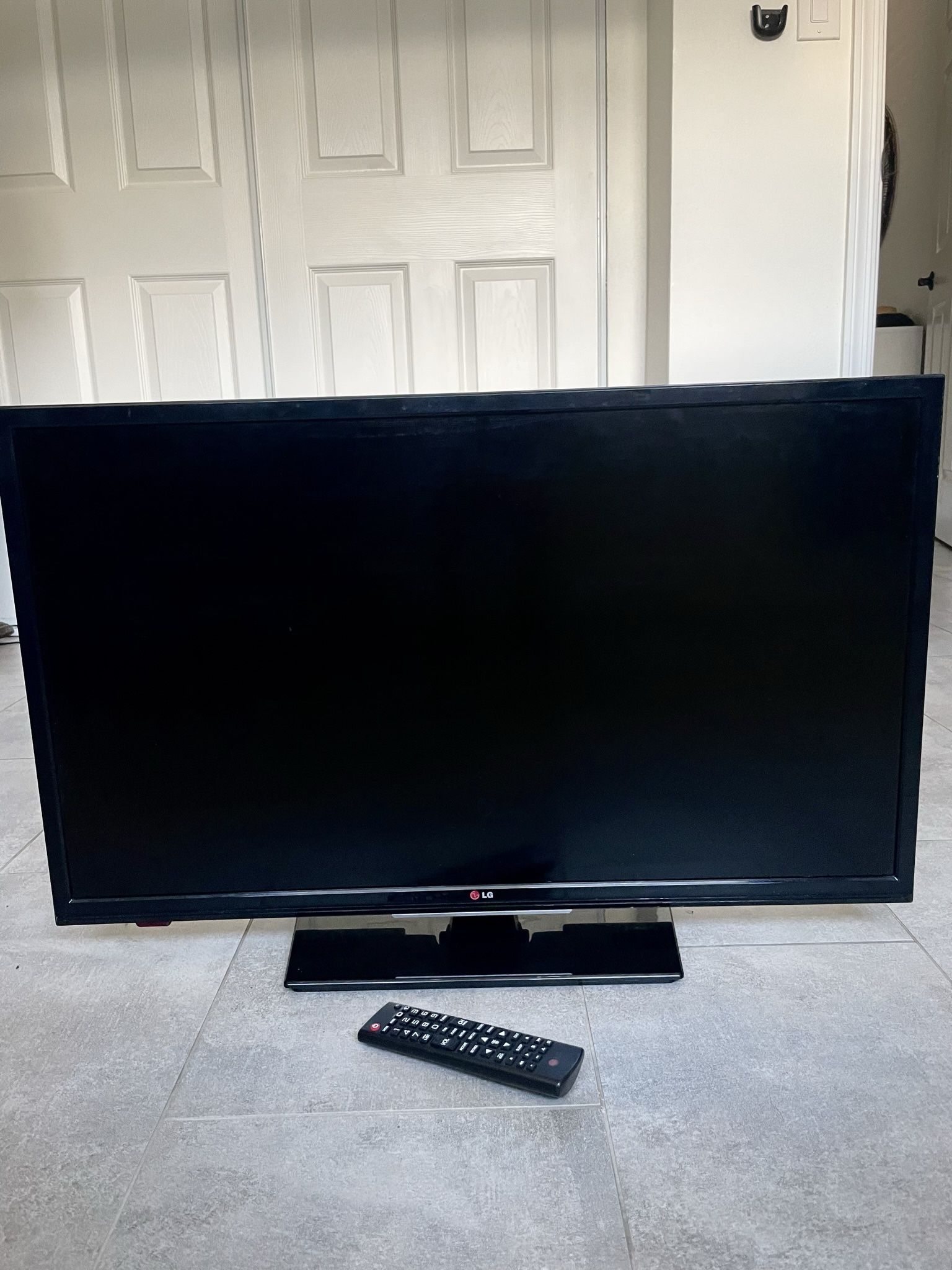 LG TV  29” with remote