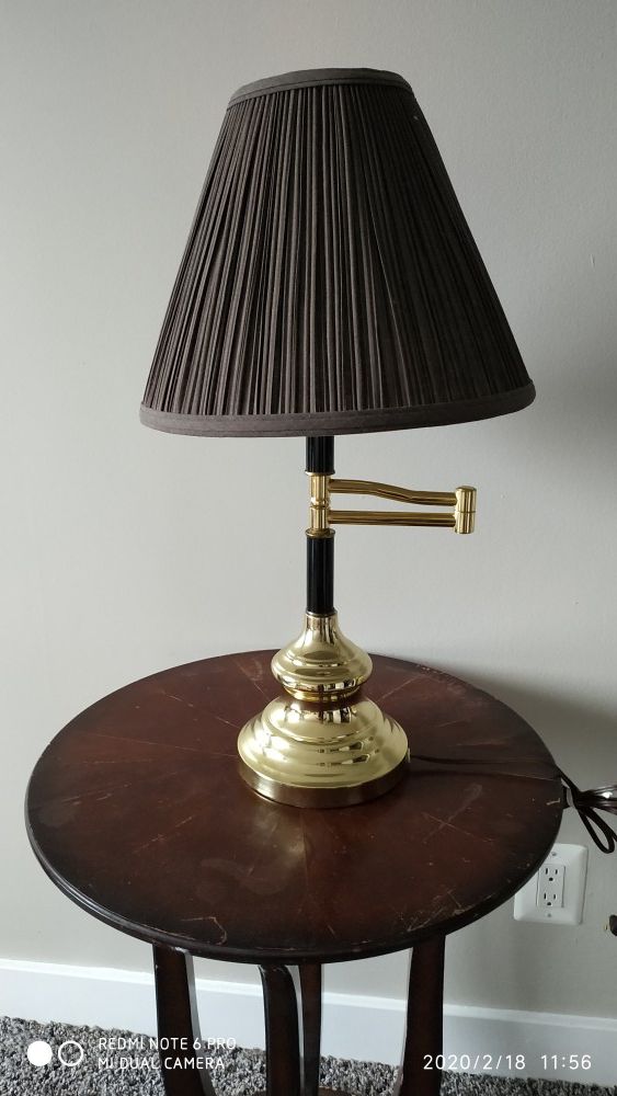 Antique table lamp like new