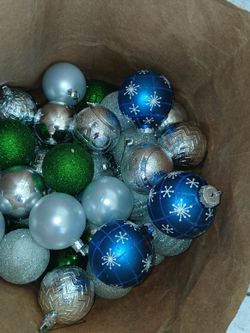 Christmas tree ornaments ( Ballz)