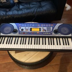Yamaha PSR - 260 Electronic Keyboard 61 Keys 