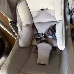 2 Nuna car seats with base