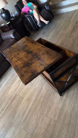 Lift top cocktail table