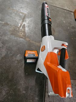 STIHL BGA 60 Cordless Leaf Blower with AK 30 S Battery
