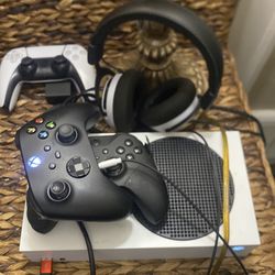 Xbox s for sell w call of duty n nba2k26 w stack account