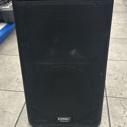 QSC AUDIO FLOOR STANDING SPEAKER 