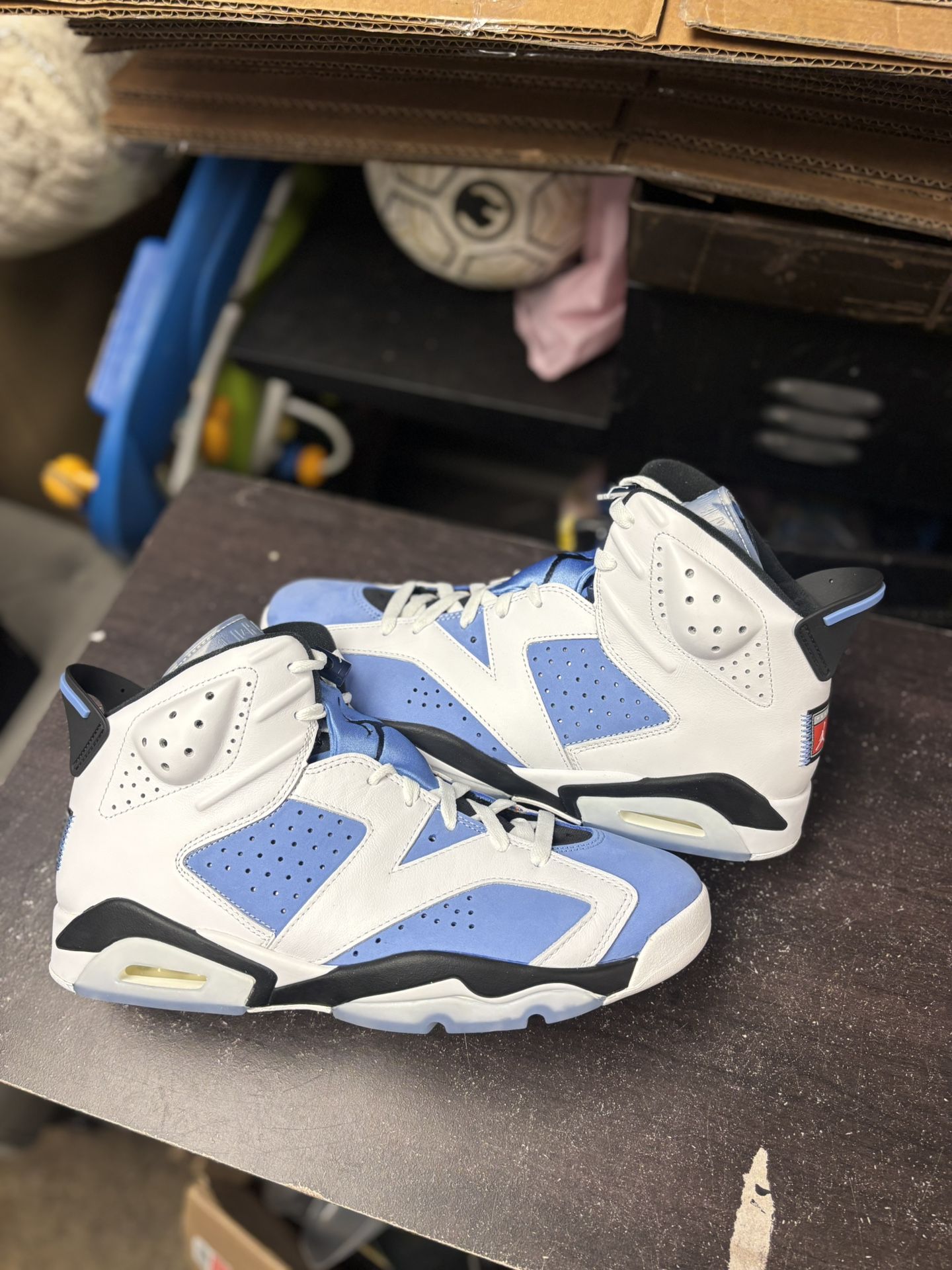 Air Jordan 6 UNC