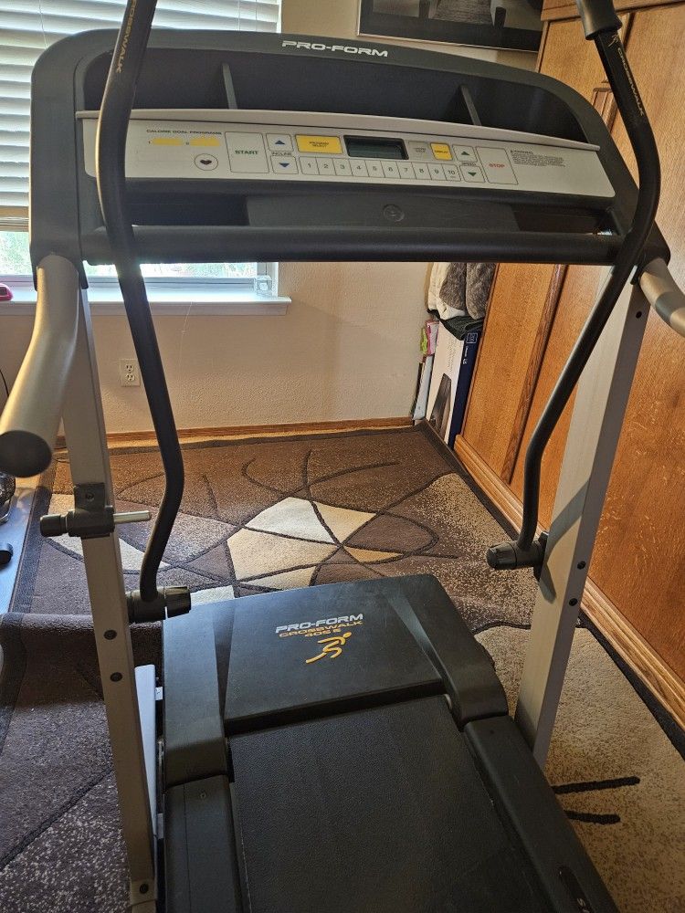 Treadmill In Great Condition. Has ten Speeds.