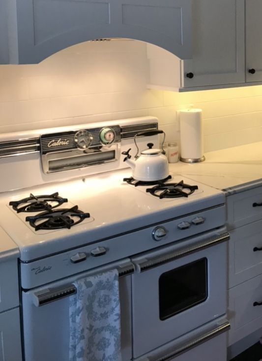 Vintage 1950’s Caloric Gas 4 Burner Stove 36” Wide