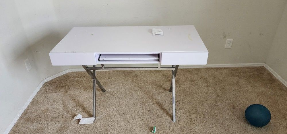 Desktop Table