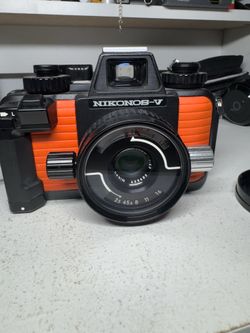 Nikonos V with 35mm lens