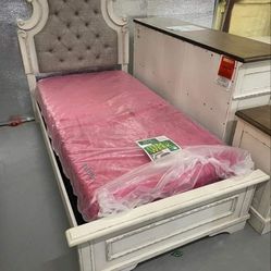 Realyn Chipped White Twin Upholstered Bed