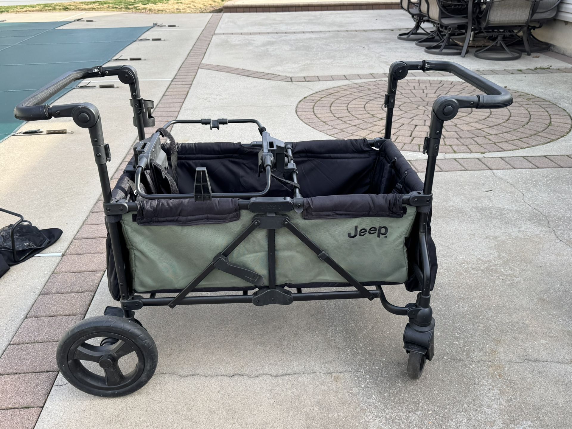 DELTA CHILDREN Jeep Wagon Stroller