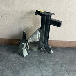 (250) 18-24 Nissan Kicks Right Frame Leg 2018 2019 2020 2021 2022 2023 2024