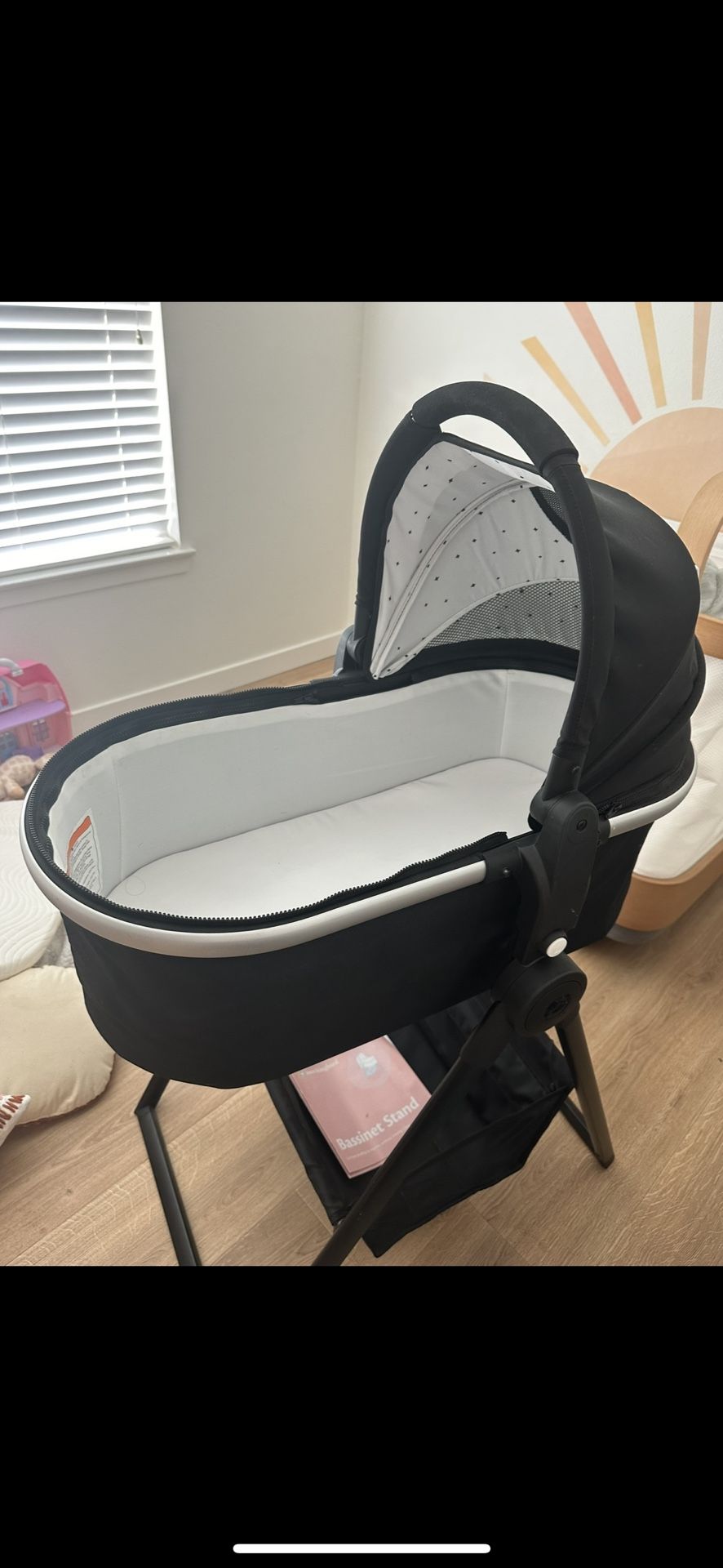 Mocking Bird Portable Bassinet
