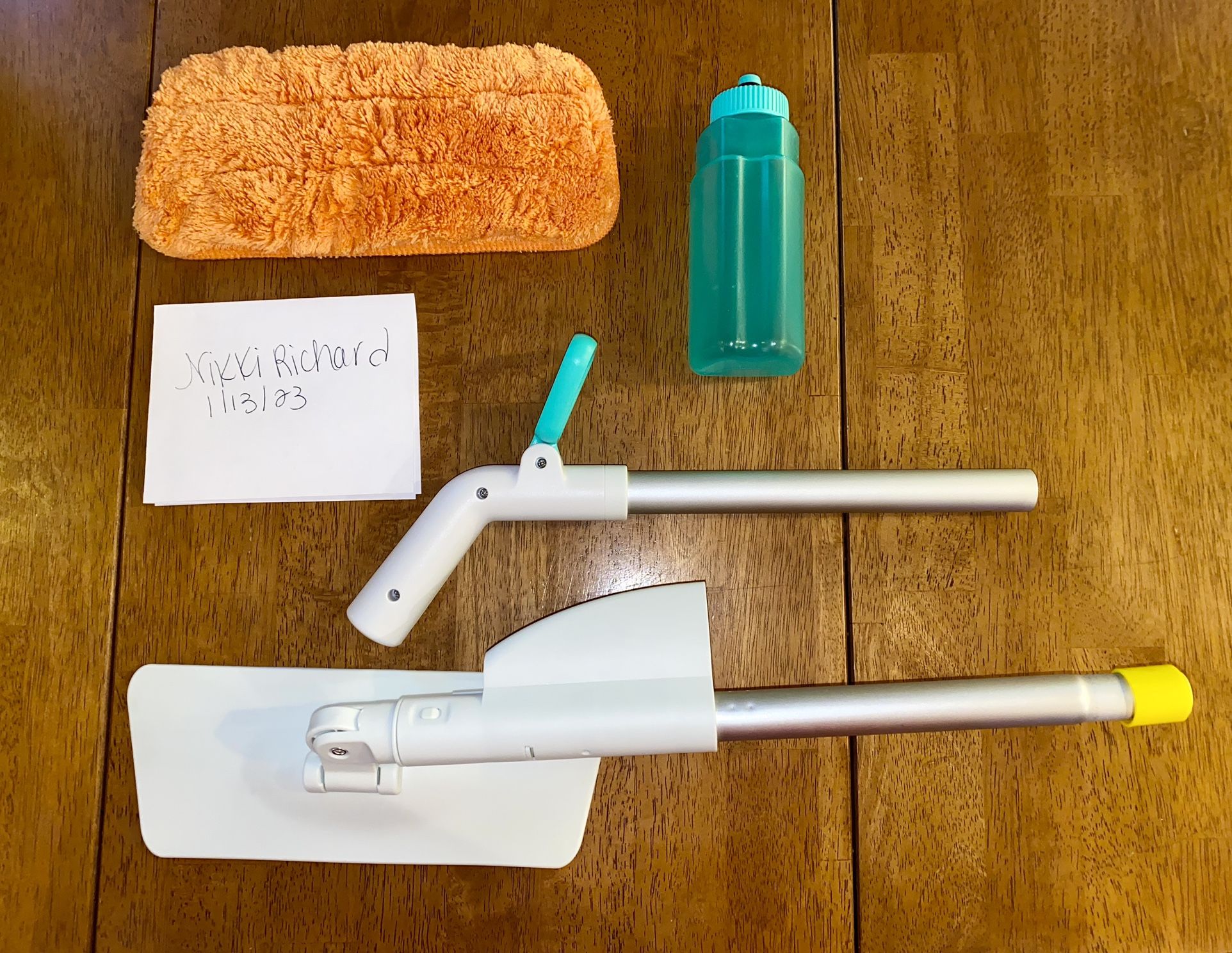Lovevery Squeeze And Spray Mop