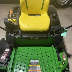 John Deere Zero Turn Z320m