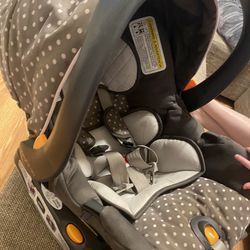 Chicco Infant Car Seat With Base 
