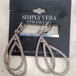 Simply Vera Vera Wang Layered Teardrop Earrings

Product Details
Show off your chic sense of style with these teardrop earrings from Simply Vera Vera 