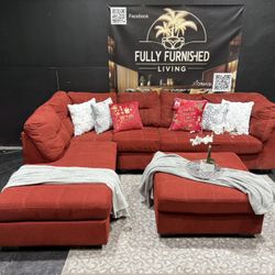Sectional/couch/sofa, Color: Red, Size: 114x90, Brand Ashley Furniture, Delivery Available 🚚 