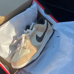Nike Dunks Looking To Trade