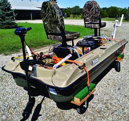 Pelican Bass Raider 10E Pontoon Fishing Boat with fish finder for