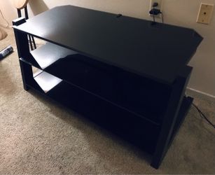 High-quality Glass top Tv stand Original Owner in Great working & Looking condition Please check out photo