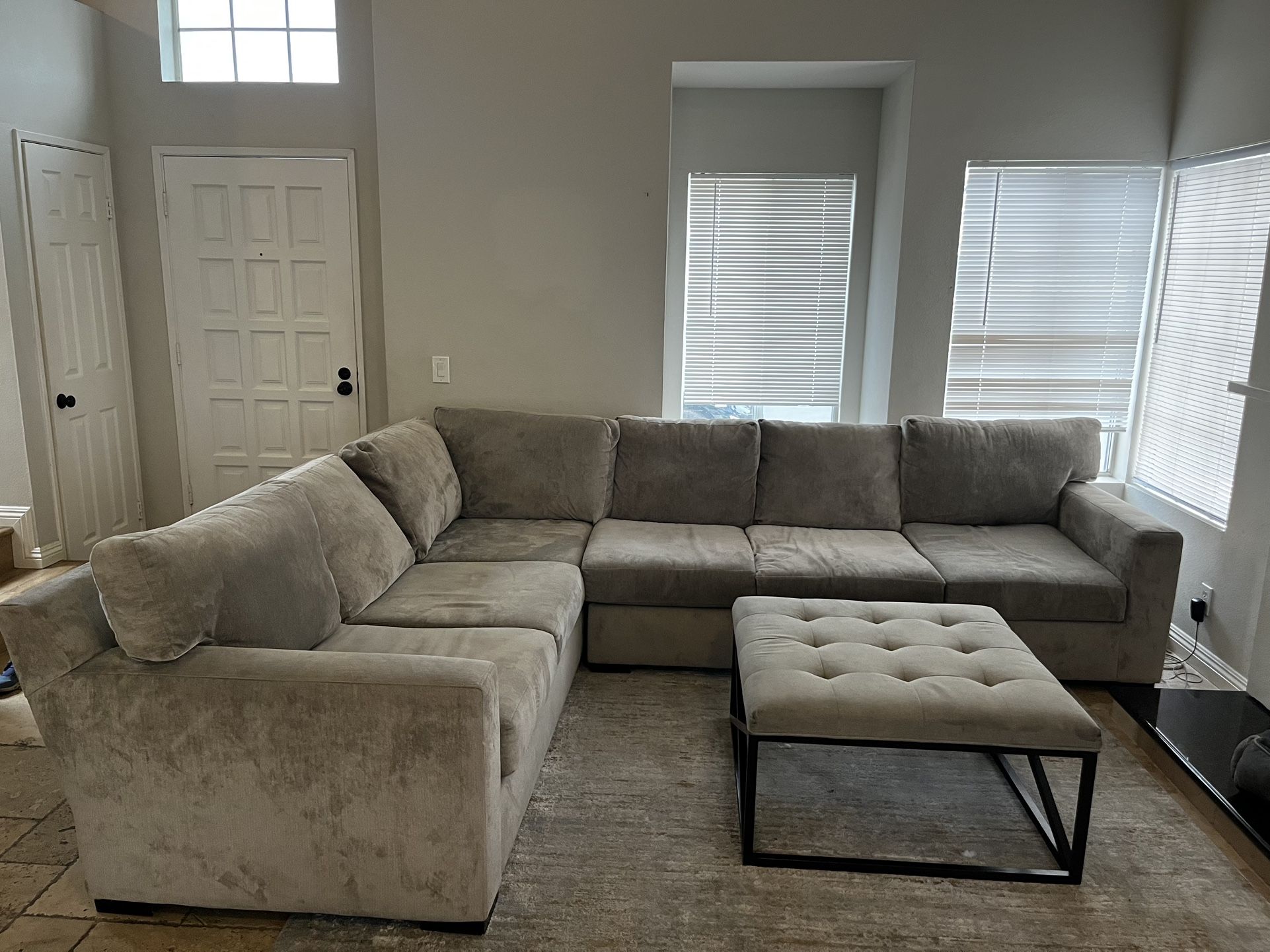 Grey Sectional With Ottoman 