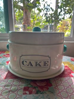 Vintage inspired white metal cake carrier