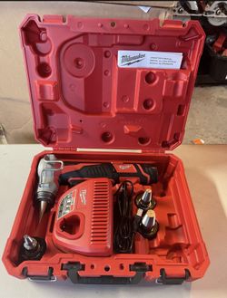 Milwaukee M12 12-Volt Lithium-Ion Cordless ProPEX Expansion Tool Kit with (1) 1.5Ah Batteries, (3) Expansion Heads and Hard Case