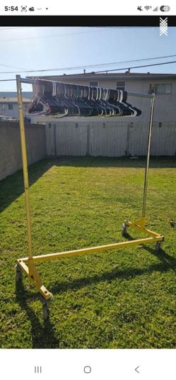 Cloths pole hanger on casters